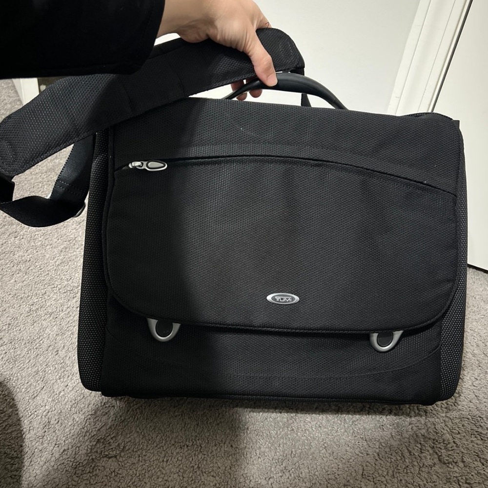 TUMI T3 Black Ballistic Nylon Business Travel Messenger Work Bag Case